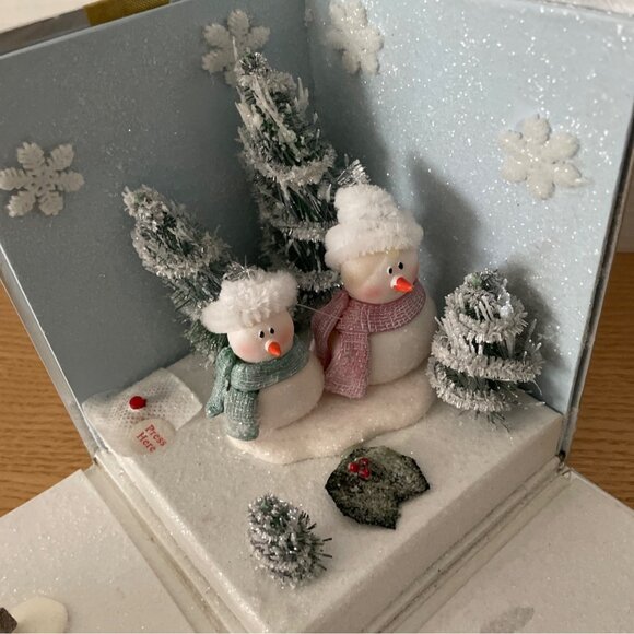 Vtg Avon Musical Snowman Family Forest Scene Fold Out Gift Box Fiber Optic VIDEO - Picture 5 of 12